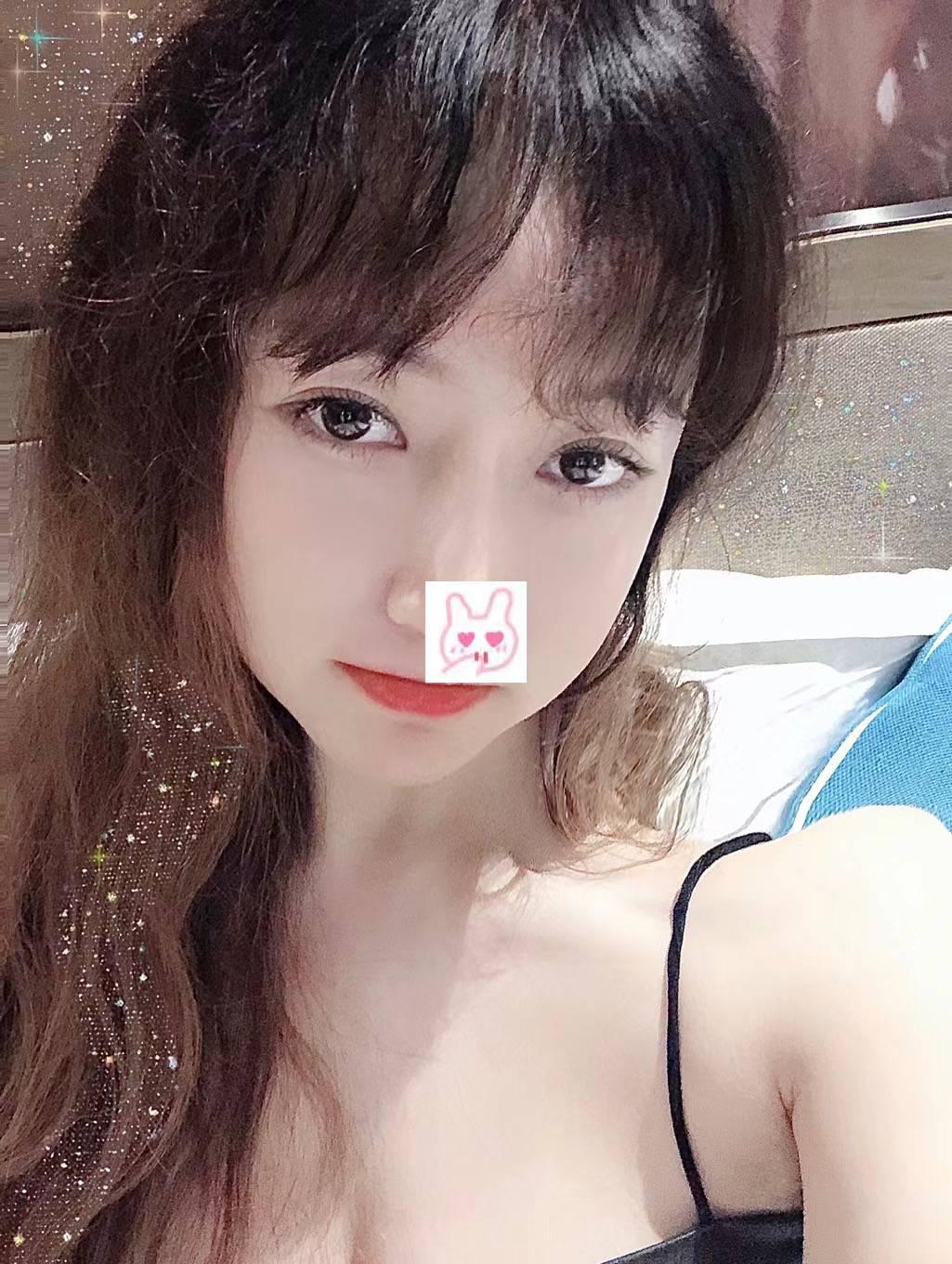 刚刚下海的在校学生兼车模.！小贵！176，f奶，三点粉.嫩.