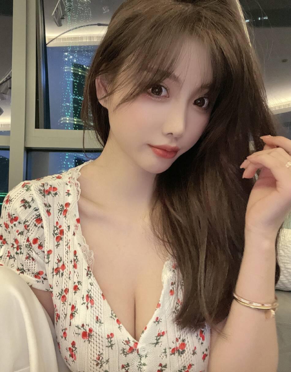 超靓兼职嫩模，纯Sao.货.，料超足的，服务敬业玩的开，年轻又耐